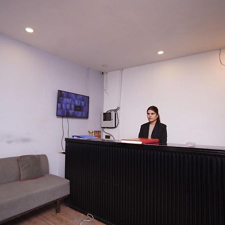 Hotel Mira Residency- Outer Ring Road, Paschim Vihar Delhi  Exteriör bild