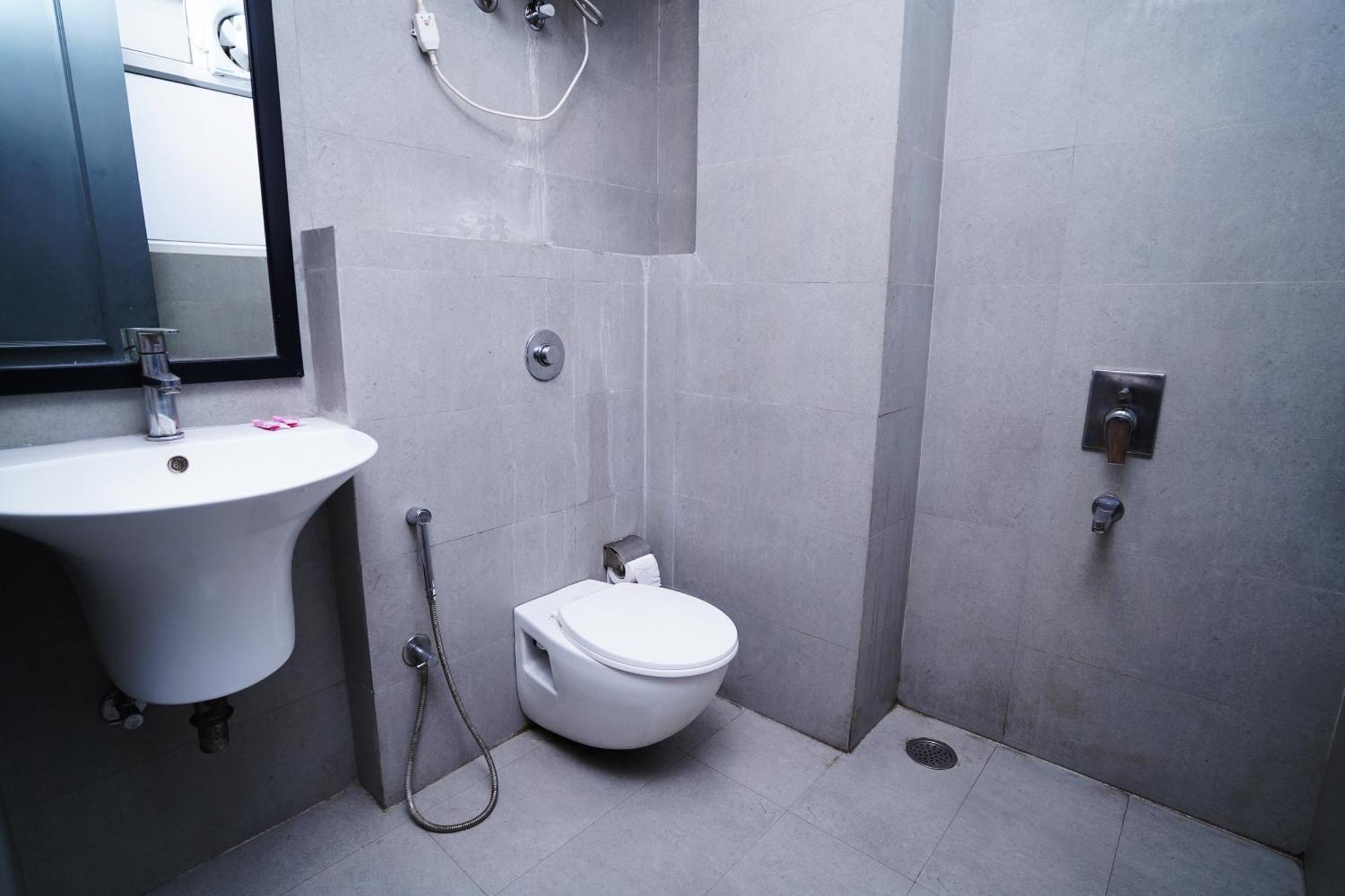 Hotel Mira Residency- Outer Ring Road, Paschim Vihar Delhi  Exteriör bild