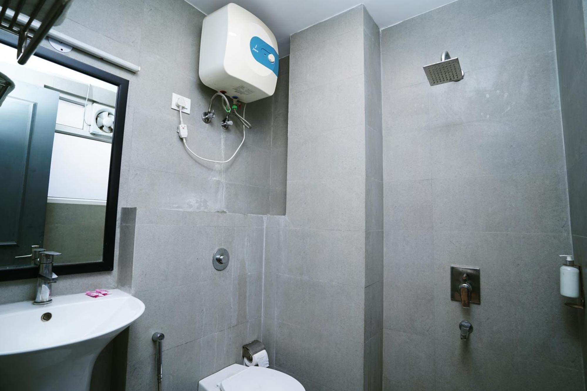 Hotel Mira Residency- Outer Ring Road, Paschim Vihar Delhi  Exteriör bild