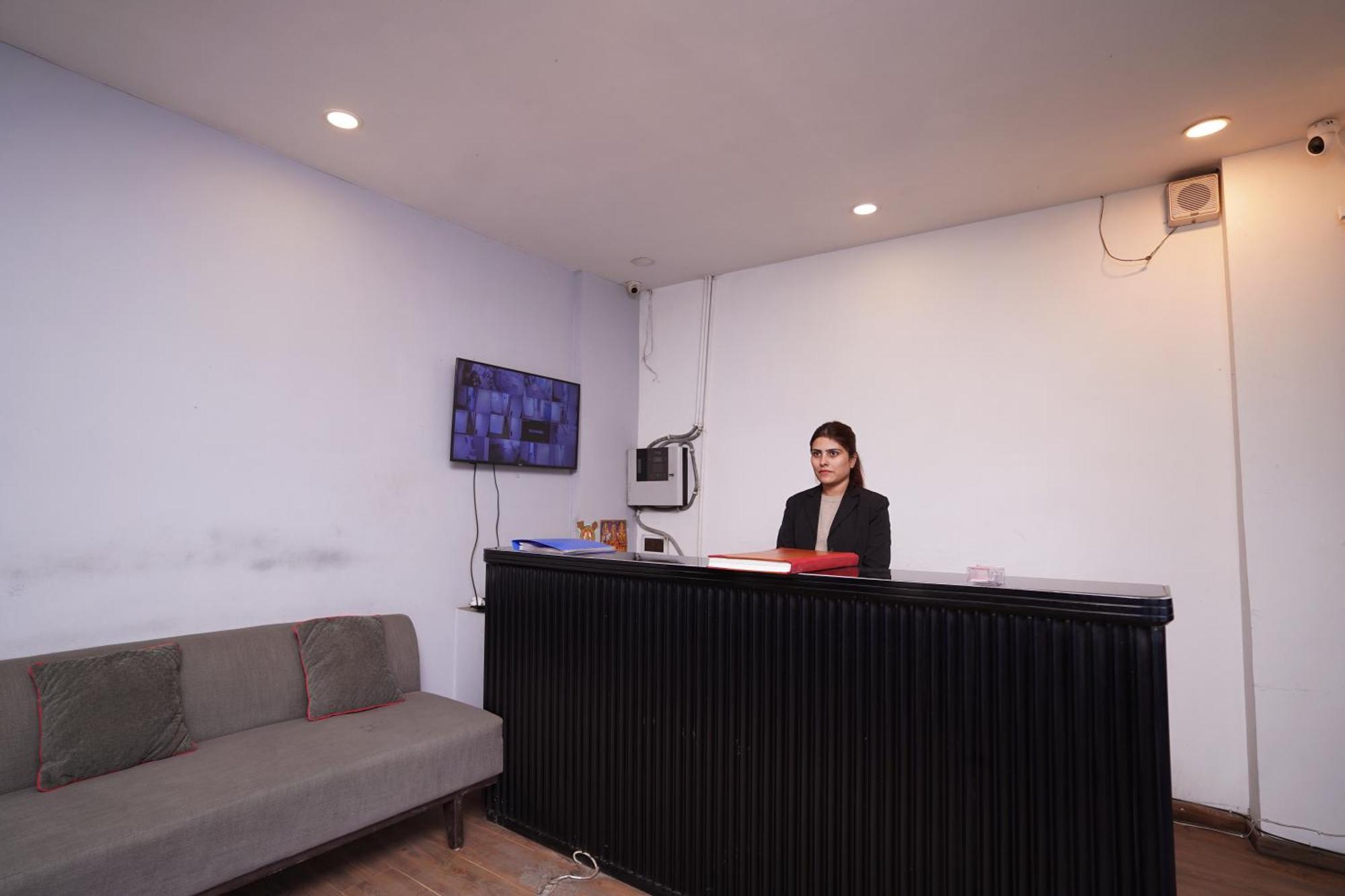 Hotel Mira Residency- Outer Ring Road, Paschim Vihar Delhi  Exteriör bild