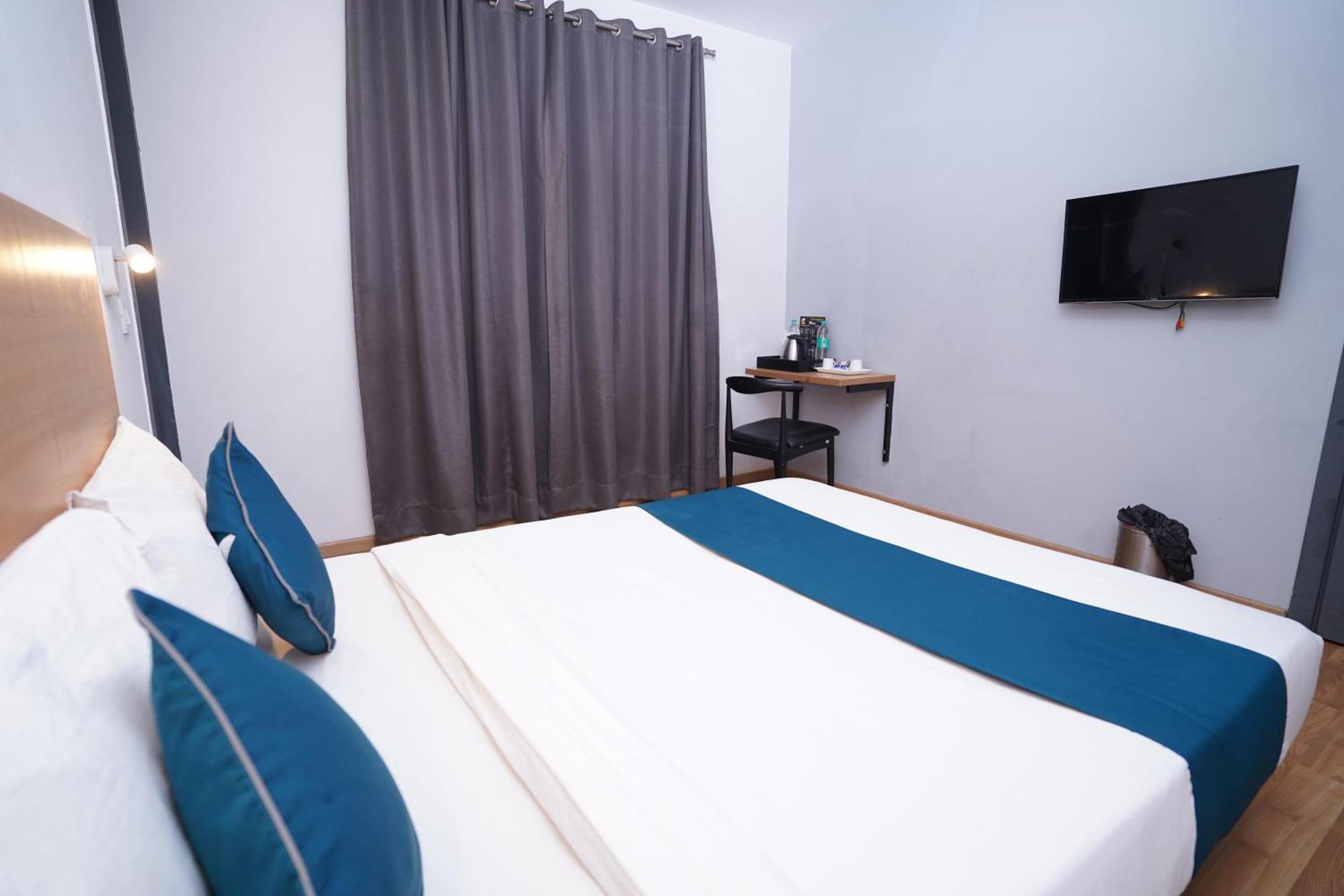 Hotel Mira Residency- Outer Ring Road, Paschim Vihar Delhi  Exteriör bild