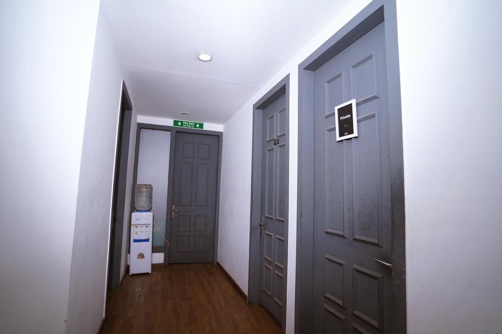 Hotel Mira Residency- Outer Ring Road, Paschim Vihar Delhi  Exteriör bild