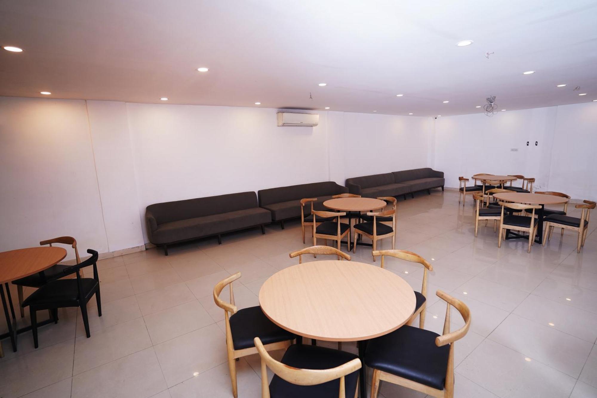 Hotel Mira Residency- Outer Ring Road, Paschim Vihar Delhi  Exteriör bild