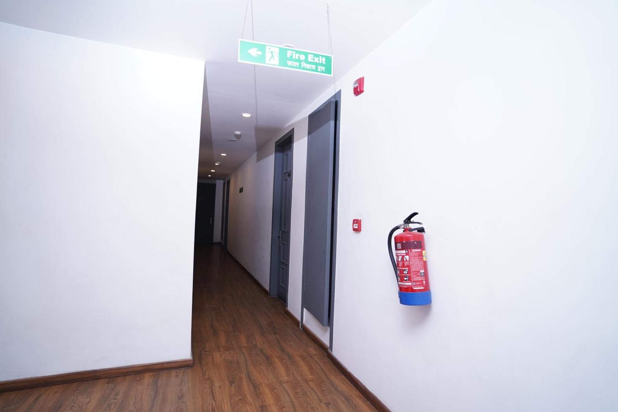 Hotel Mira Residency- Outer Ring Road, Paschim Vihar Delhi  Exteriör bild