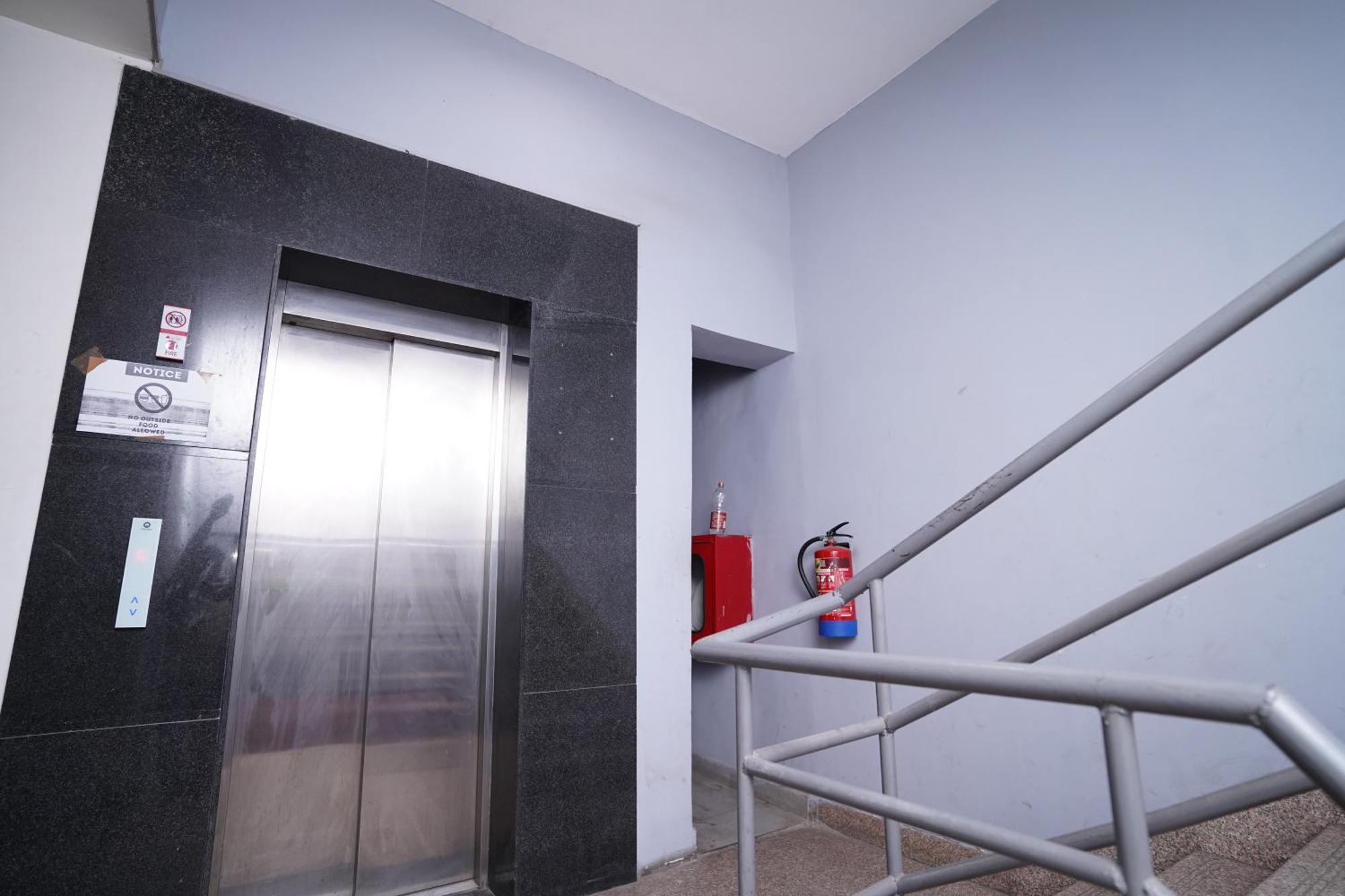 Hotel Mira Residency- Outer Ring Road, Paschim Vihar Delhi  Exteriör bild